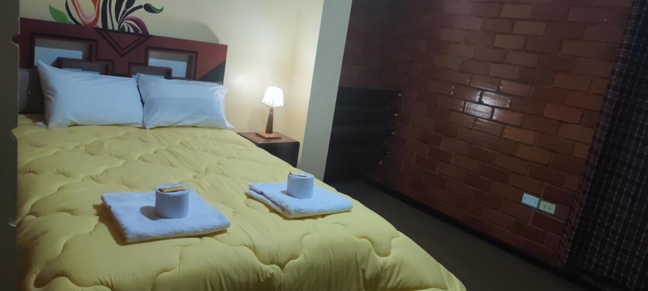 Mirador Backpackers B&B อัวรัซ ภายนอก รูปภาพ
