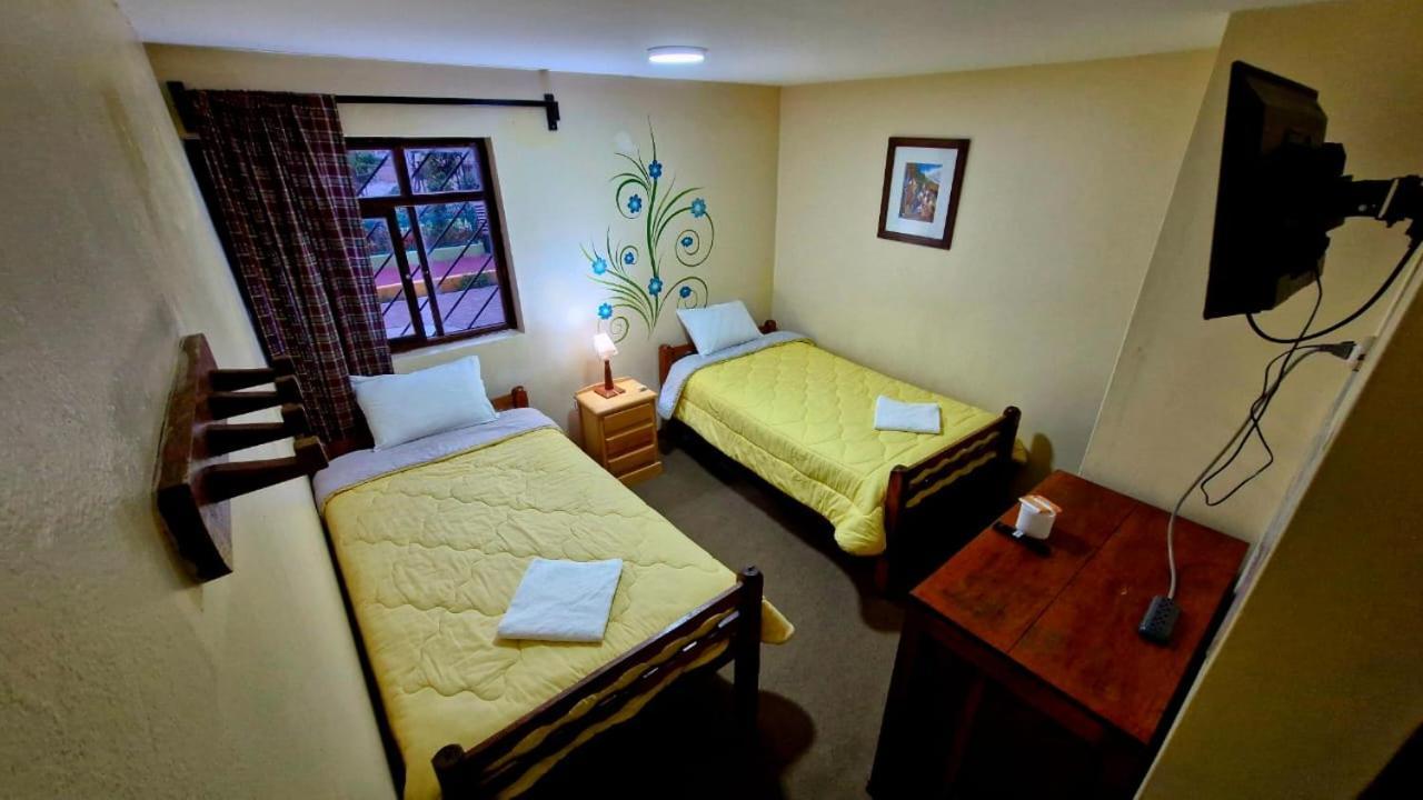 Mirador Backpackers B&B อัวรัซ ภายนอก รูปภาพ